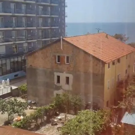 Shengjin Apartamento *